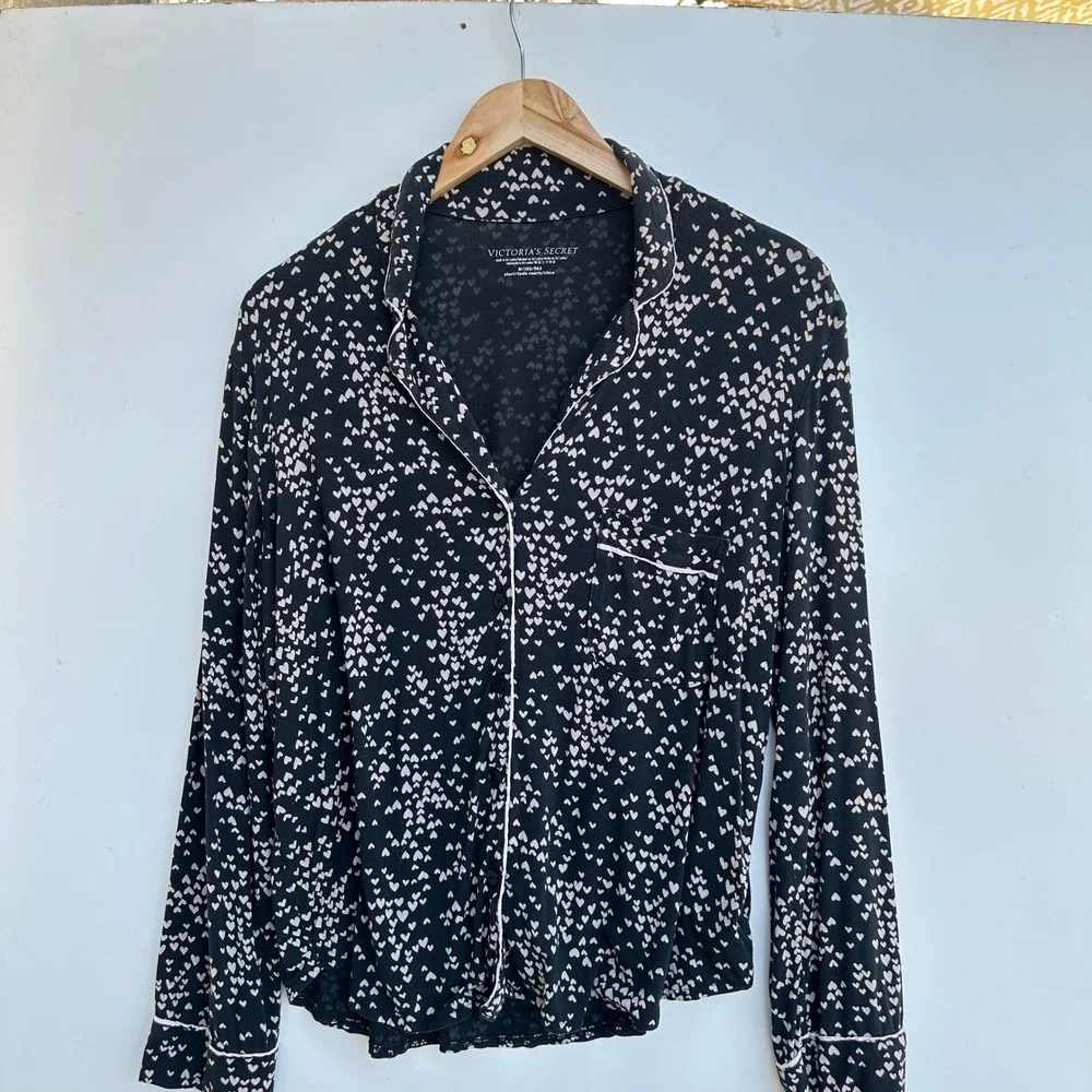 Victoria's Secret Pajama Top Heart Print Sleep Shirt Button Up Black‎ Medium